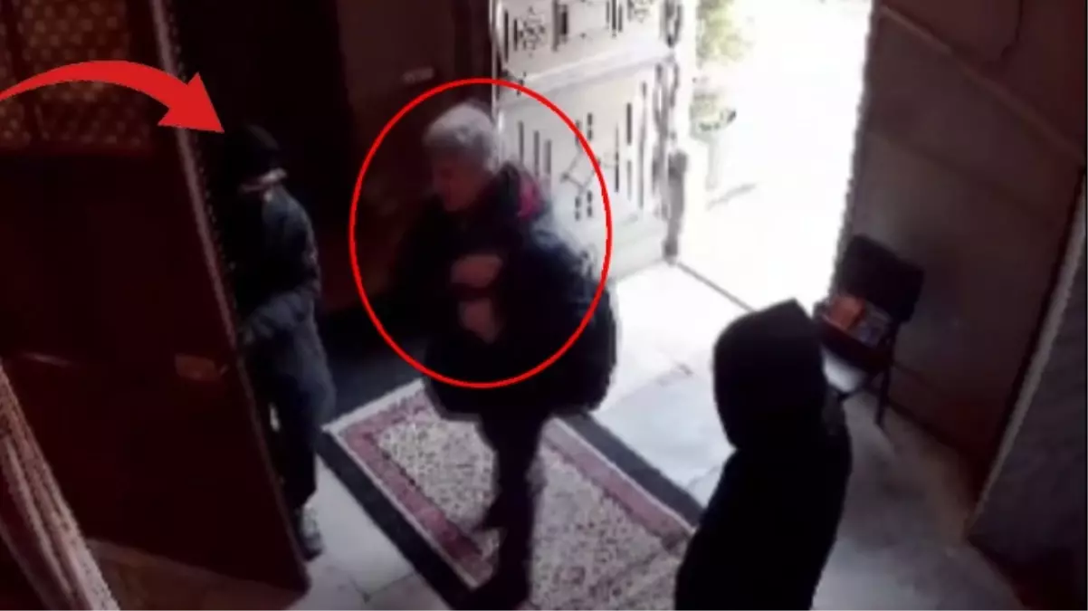 Kilise saldırısından yeni görüntüler! Saldırganlar, katlettikleri adama kapıyı açmış