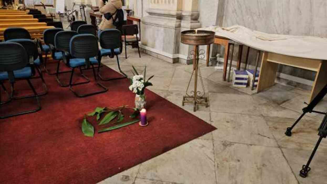 Kilise saldırısından yeni görüntüler! Saldırganlar, katlettikleri adama kapıyı açmış Kilise saldırısından yeni görüntüler! Saldırganlar, katlettikleri adama kapıyı açmış