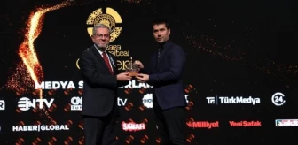 Ankara Üniversitesi Ödülleri Töreninde Medya Temsilcilerine Ödül Verildi