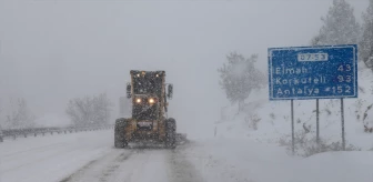 Antalya'nın Kaş ilçesinde kar yağışı etkili oldu