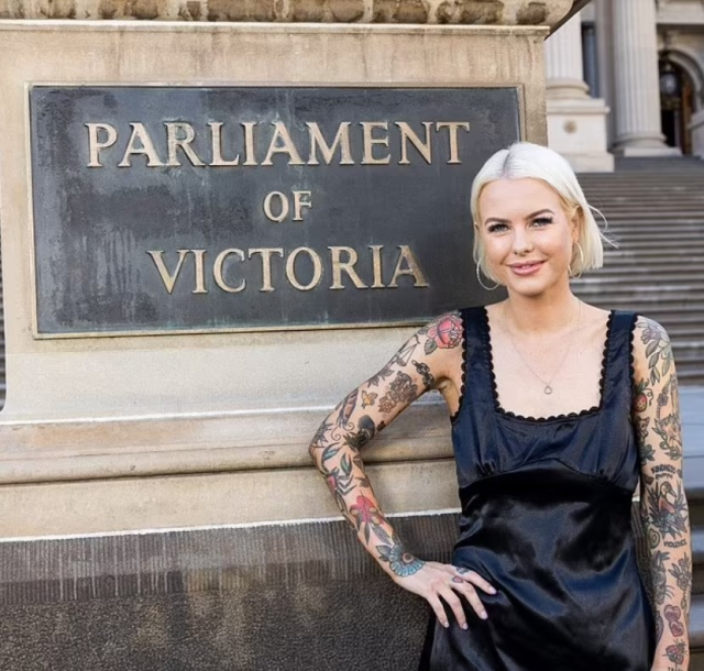 Avustralya'da bir haber kanalı ülkenin en genç milletvekilinin göğüslerini fotoşopla büyütüp yayınladı