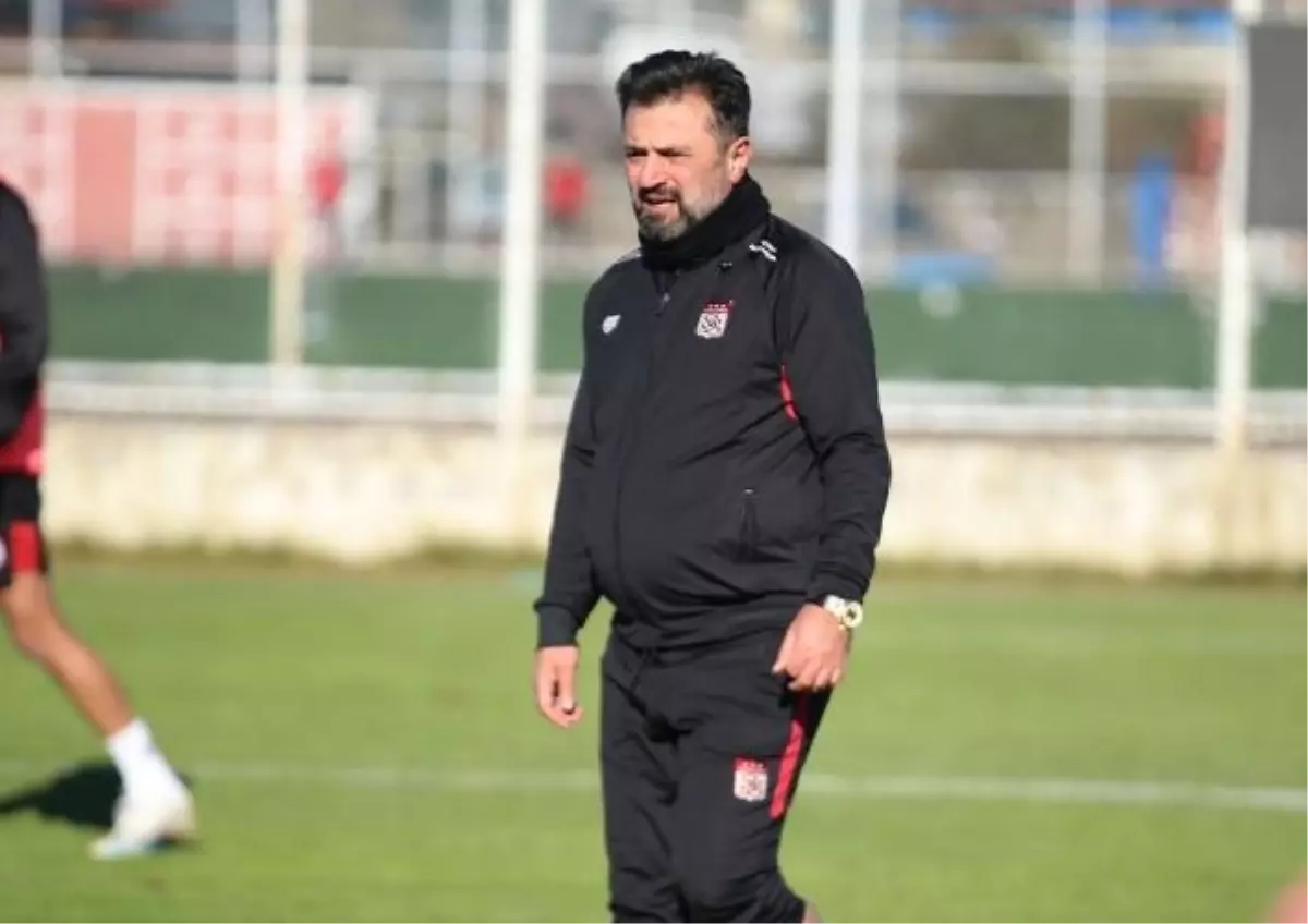 Sivasspor Teknik Direktörü Bülent Uygun, transfer çalışmalarını değerlendirdi