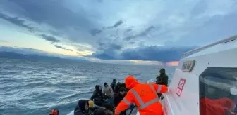 Yunan unsurları tarafından geri itilen 37 kaçak göçmen kurtarıldı