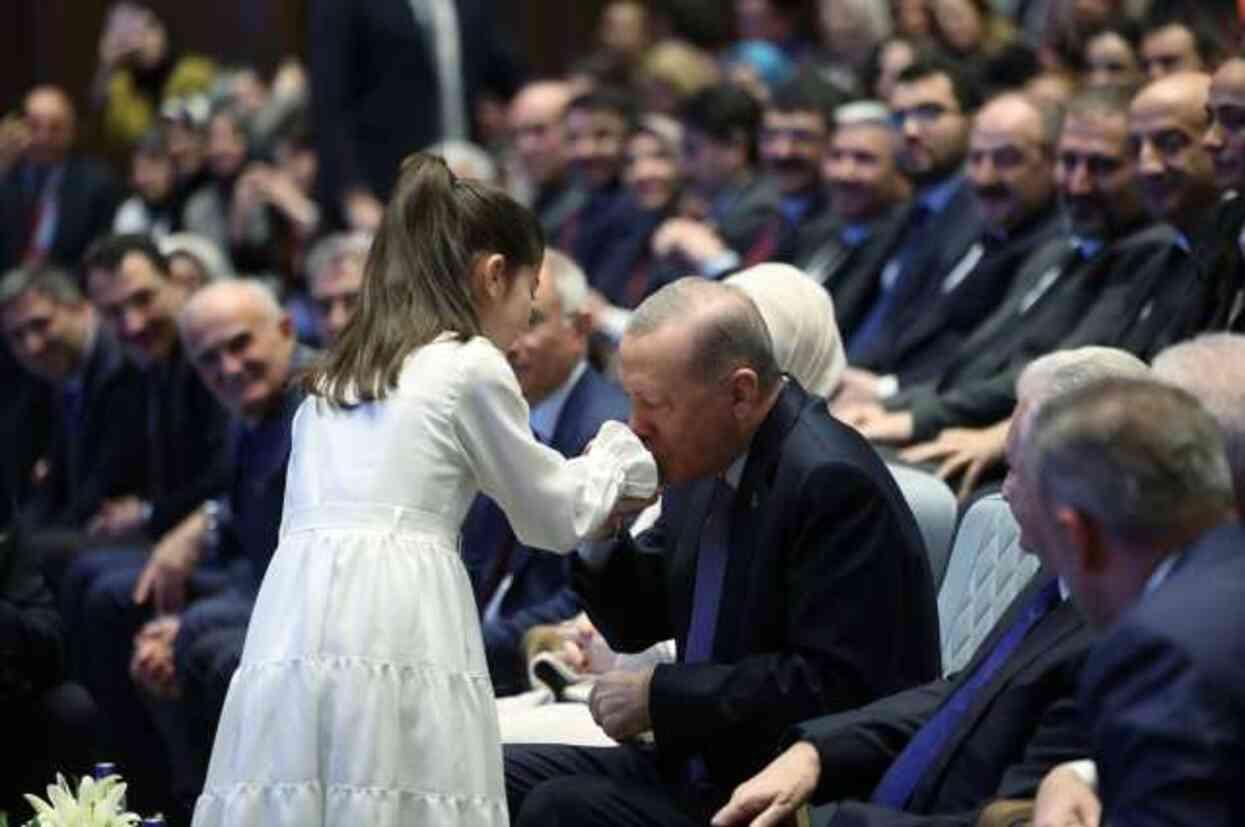 Cumhurbaşkanı Erdoğan açıkladı! İşte 8 başlıkta AK Parti'nin seçim beyannamesi