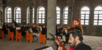 Diyarbakır'da Surp Giragos Kilisesi'nde Müzik Dinletisi