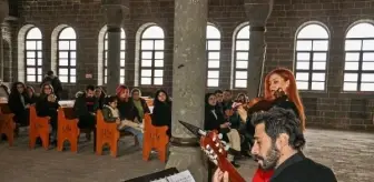 Diyarbakır'da Surp Giragos Kilisesi'nde Müzik Dinletisi