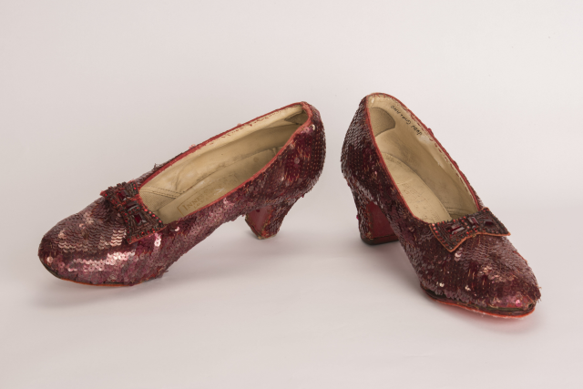 'Oz Büyücüsü' filmindeki ikonik kırmızı ayakkabıları çalan hırsıza 23 bin dolar para cezası