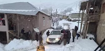 Kardan kapanan yollar nedeniyle hastalar hastaneye ulaştırıldı