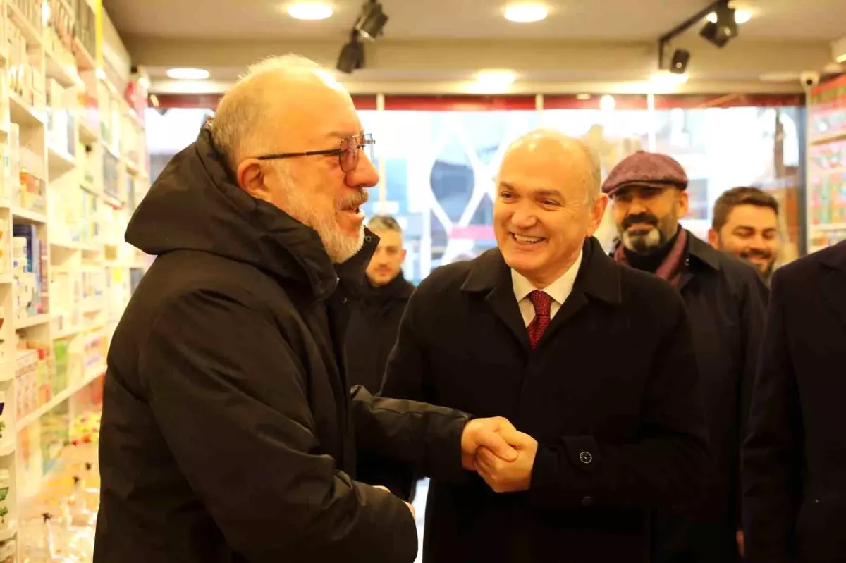 Düzce Belediye Başkanı Dr. Faruk Özlü, Kızılay Meydanı'nda Açık Hava Alışveriş Merkezi Projesi Başlatacak