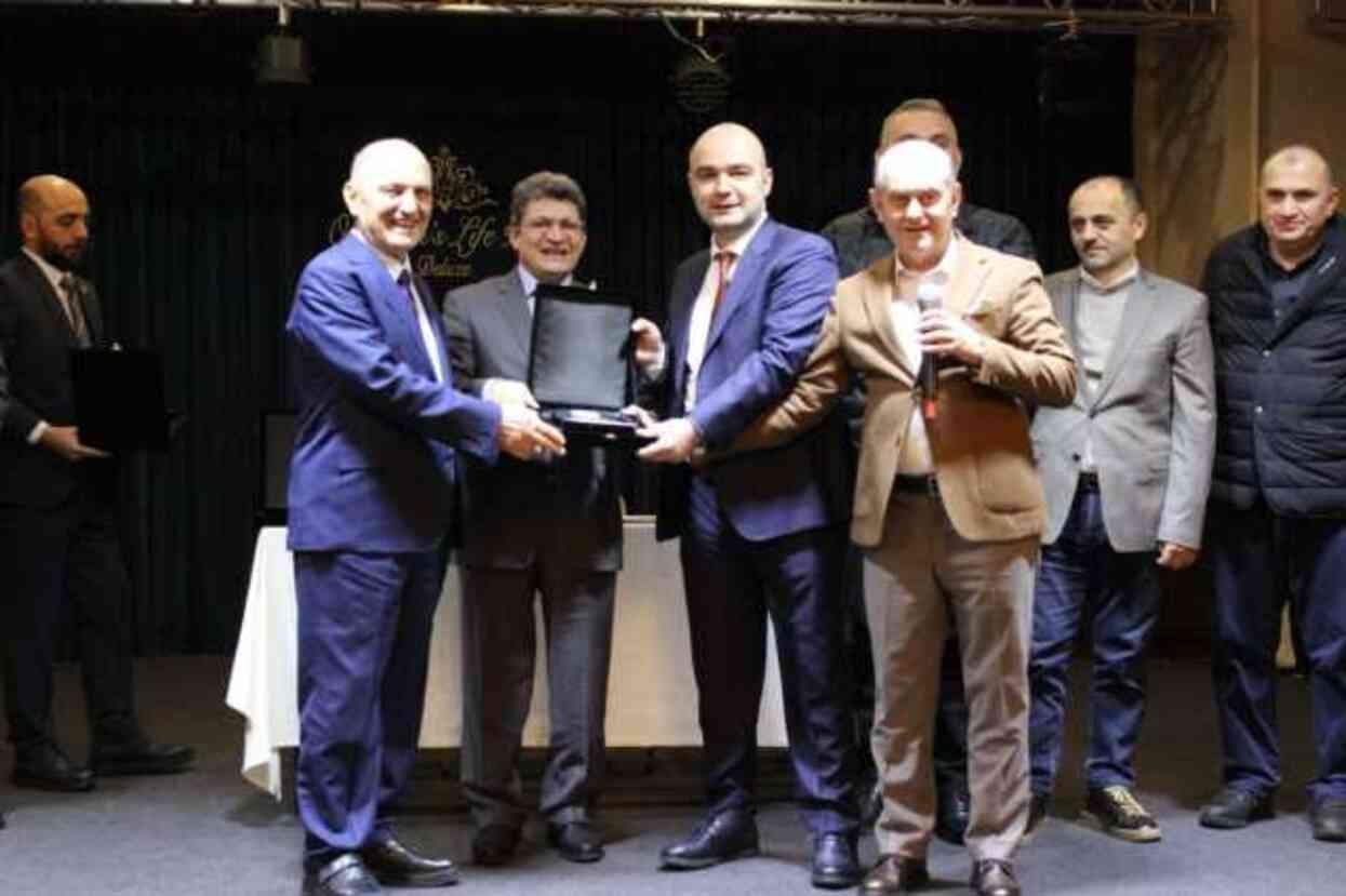 Deprem sempozyumunda konuşan Erdoğan Bayraktar: Kentsel dönüşüm acilen yapılması ve bitirilmesi gereken bir iştir Deprem sempozyumunda konuşan Erdoğan Bayraktar: Kentsel dönüşüm acilen yapılması ve bitirilmesi gereken bir iştir