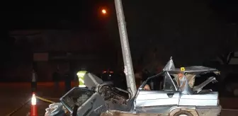 Hassa'da Aydınlatma Direğine Çarpan Otomobilin Sürücüsü Hayatını Kaybetti