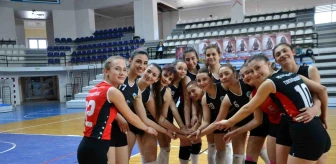 Turgutlu Belediyesi Kadın Voleybol Takımı Sezonu Galibiyetle Kapattı