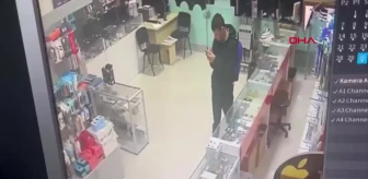 Alanya'da dükkandan cep telefonu çalan hırsız güvenlik kamerasına yakalandı