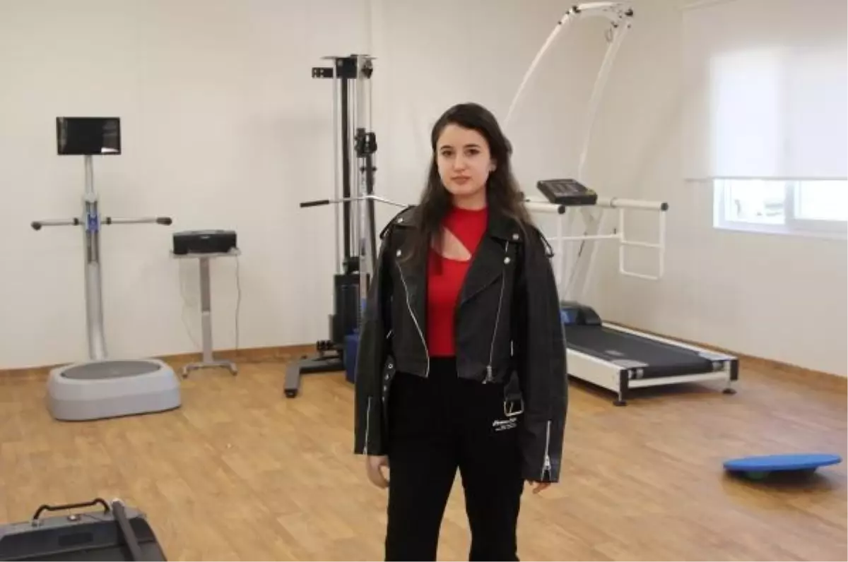 Depremde Sıkışıp Kolu Ampute Edilen Genç Üniversite Sınavına Hazırlanıyor