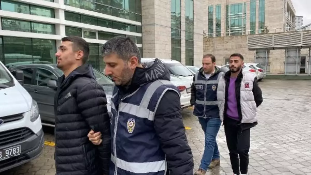 Husumetli Olduğu Kişinin İçinde Olduğunu Zannettikleri Otomobile Ateş Açtılar