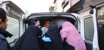 Kuyumcuya giren kadınlar tuvaletlerini yaparak kaçmaya çalıştı