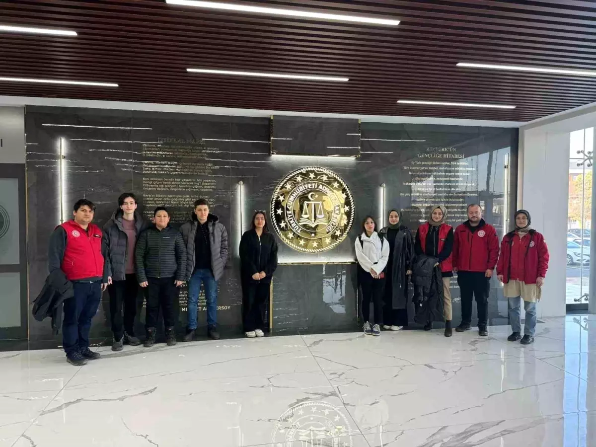 Düzce Gençlik Merkezi Gençleri Düzce Adliyesini Gezdi