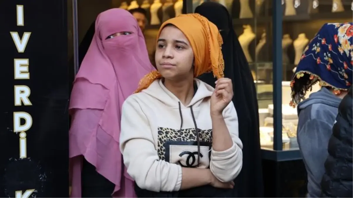 Suçüstü yakalanan Cono kadınları, kurtulmak için kuyumcuya tuvaletini yaptı