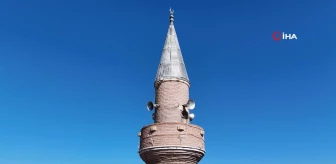 Anadolu Selçuklu döneminde yapılan Ballı Baba Camisi 9 asırdır ibadete açık