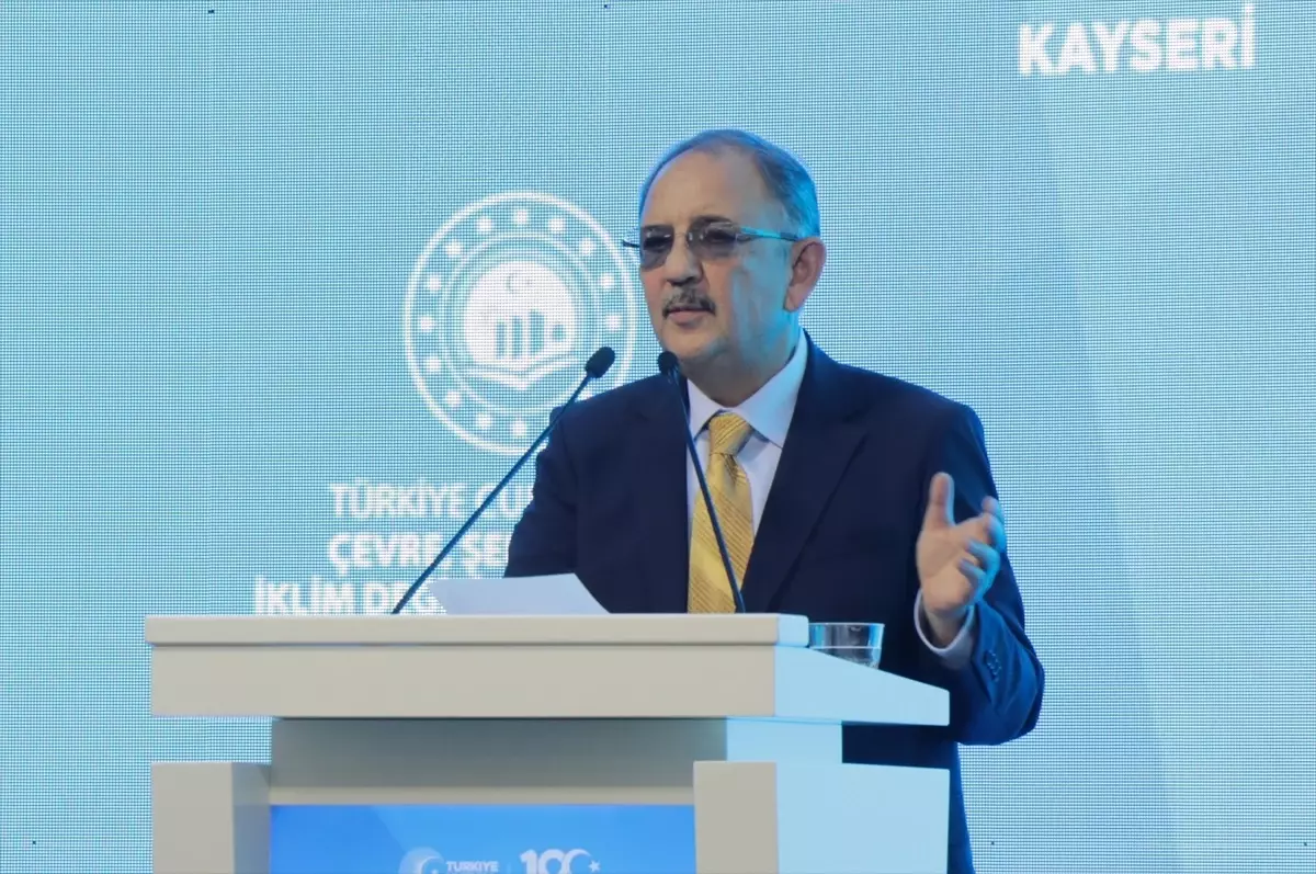 Bakan Özhaseki, Kayseri'de bir kütüphanenin açılış törenine katıldı
