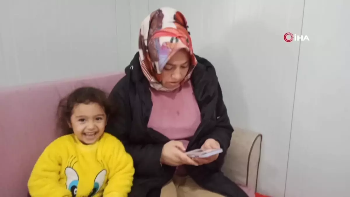 Depremzede kadın enkazdan 3 saat sonra, 3 yaşındaki kızı 3 gün sonra çıkarıldı