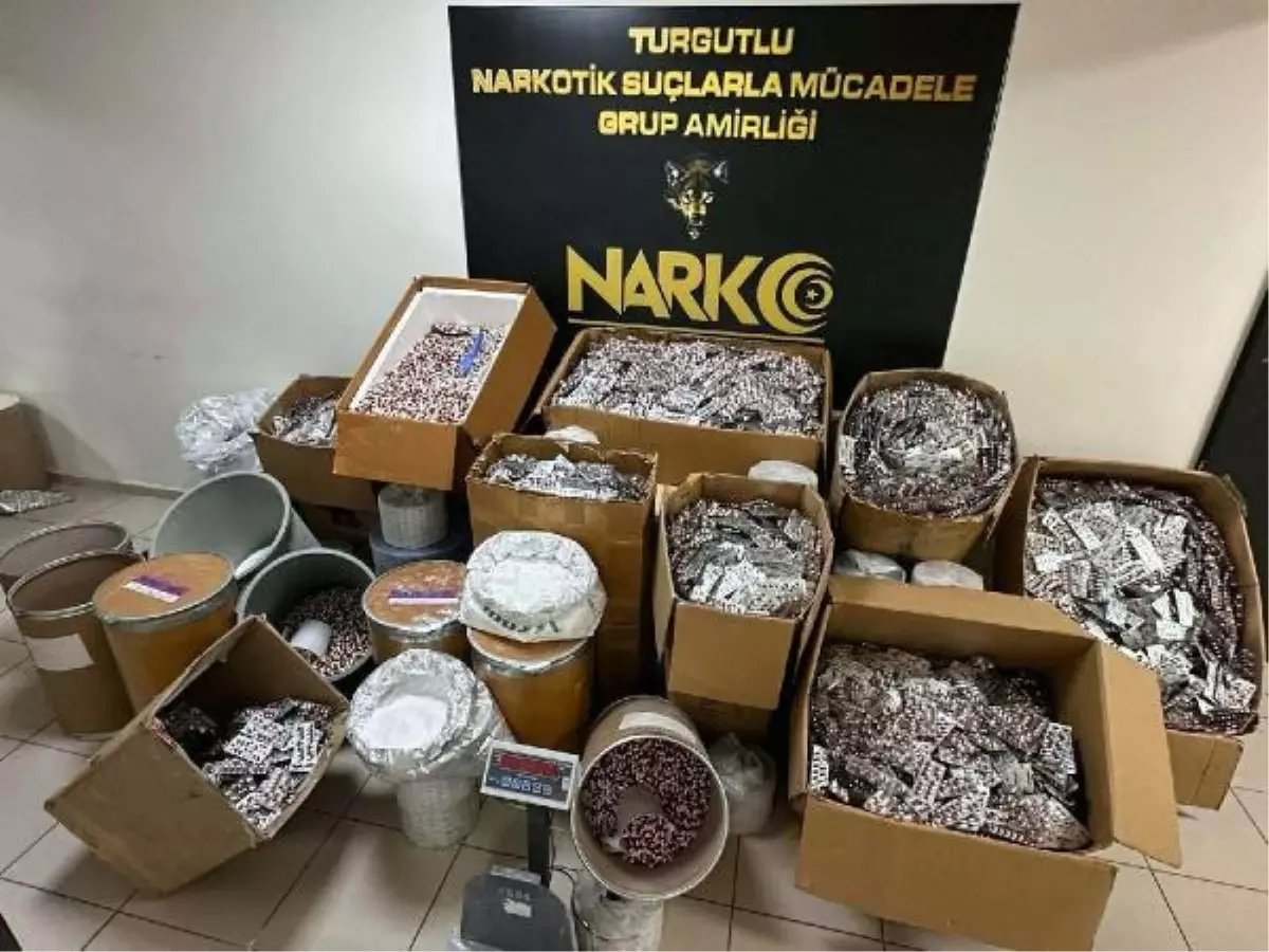 Turgutlu'da Uyuşturucu Operasyonu: Çok Sayıda Sentetik Ecza Hap Ele Geçirildi