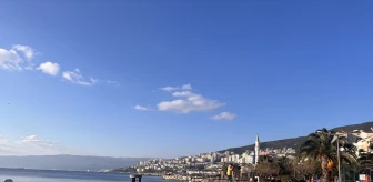 Bursa Büyükşehir Belediyesi Gemlik'teki Kıyı Şeridinde Çalışmalarını Sürdürüyor