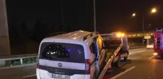 Körfez'de Hafif Ticari Araç Otomobile Çarptı: 4 Yaralı