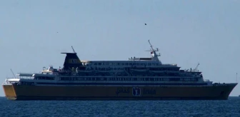 İstanbul Boğazı'nda Yolcu ve Kargo Gemisi Çarpıştı