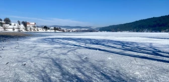 Eflani'deki Göletlerin Yüzeyi Buz Tutarak Eşsiz Manzaralar Oluşturdu