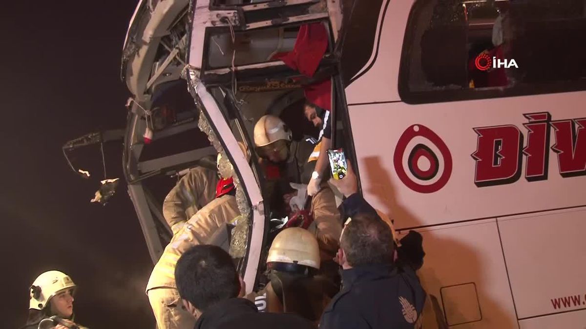 Kuzey Marmara Otoyolu'nda yolcu otobüs tıra çarptı: 19 yaralı