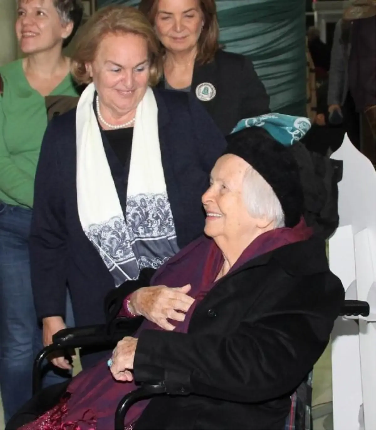 Mevlana'nın 22. kuşaktan torunu Esin Çelebi Bayru'nun annesi toprağa verildi