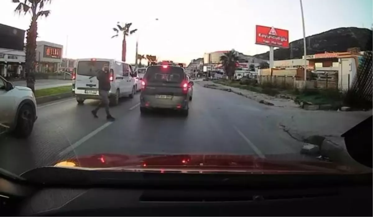 Bodrum'da motosiklet yayaya çarptı, yaralılar tedavi altına alındı