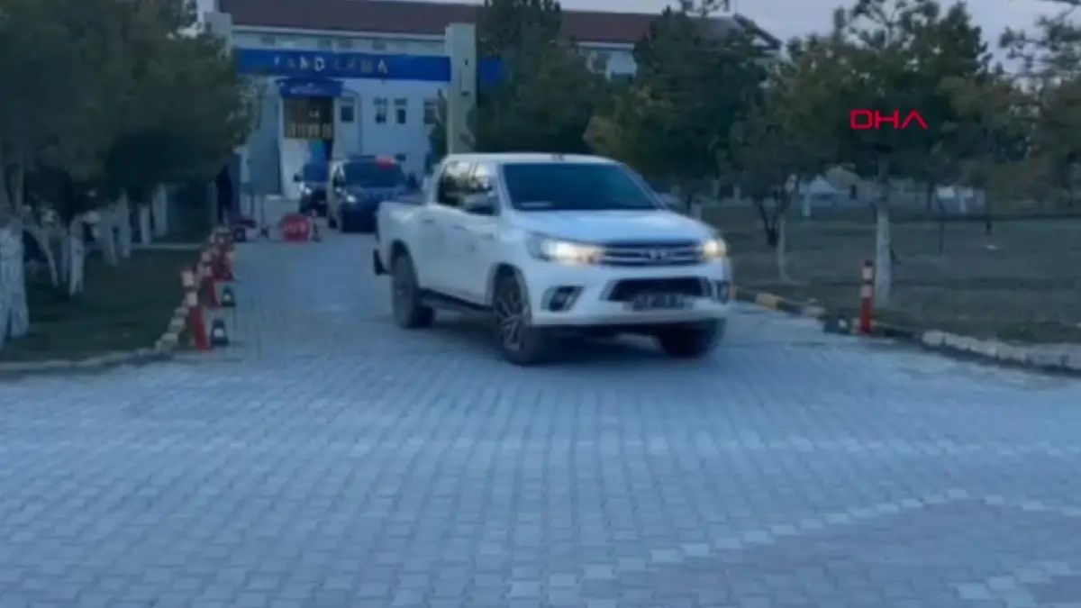 Aksaray'da Sera Görünümlü Çiftlikte 32 Kuş Ele Geçirildi