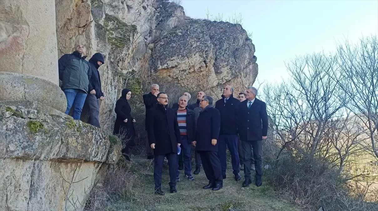 Sinop Valisi Boyabat ilçesinde tarihi mekanları inceledi