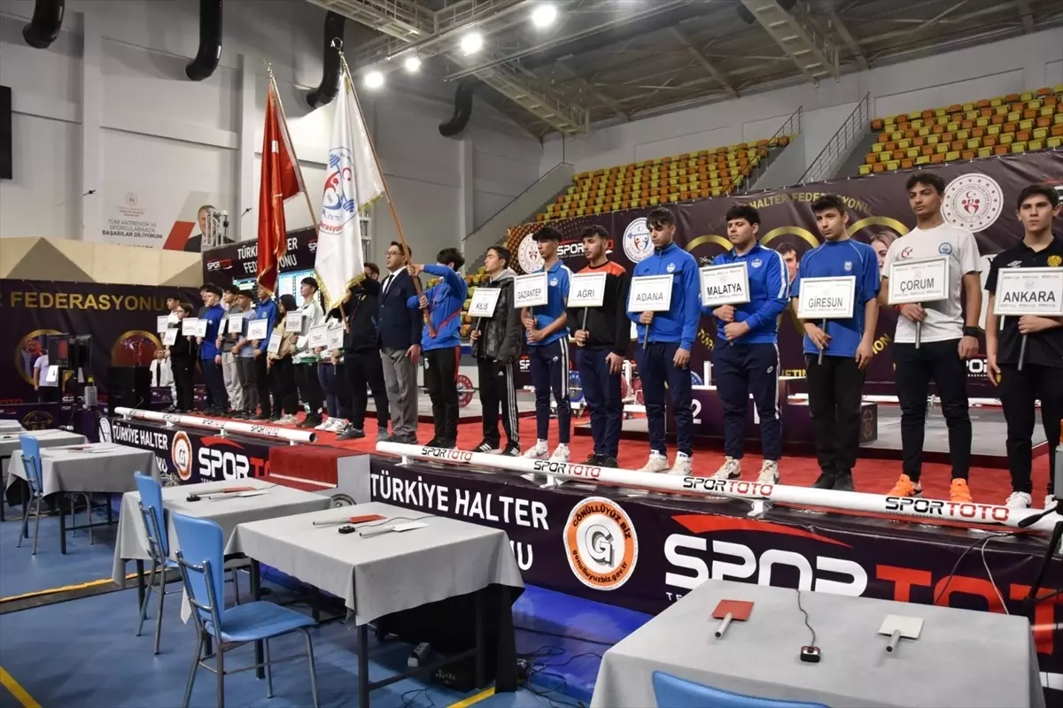 Yıldızlar, Gençler, 23 Yaş Altı ve Büyükler Türkiye Halter Şampiyonası Ankara'da Başladı