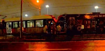Zeytinburnu'nda tramvay kazası: Makas bölgesinde manevra yapan tramvaya arkadan gelen tramvay çarptı