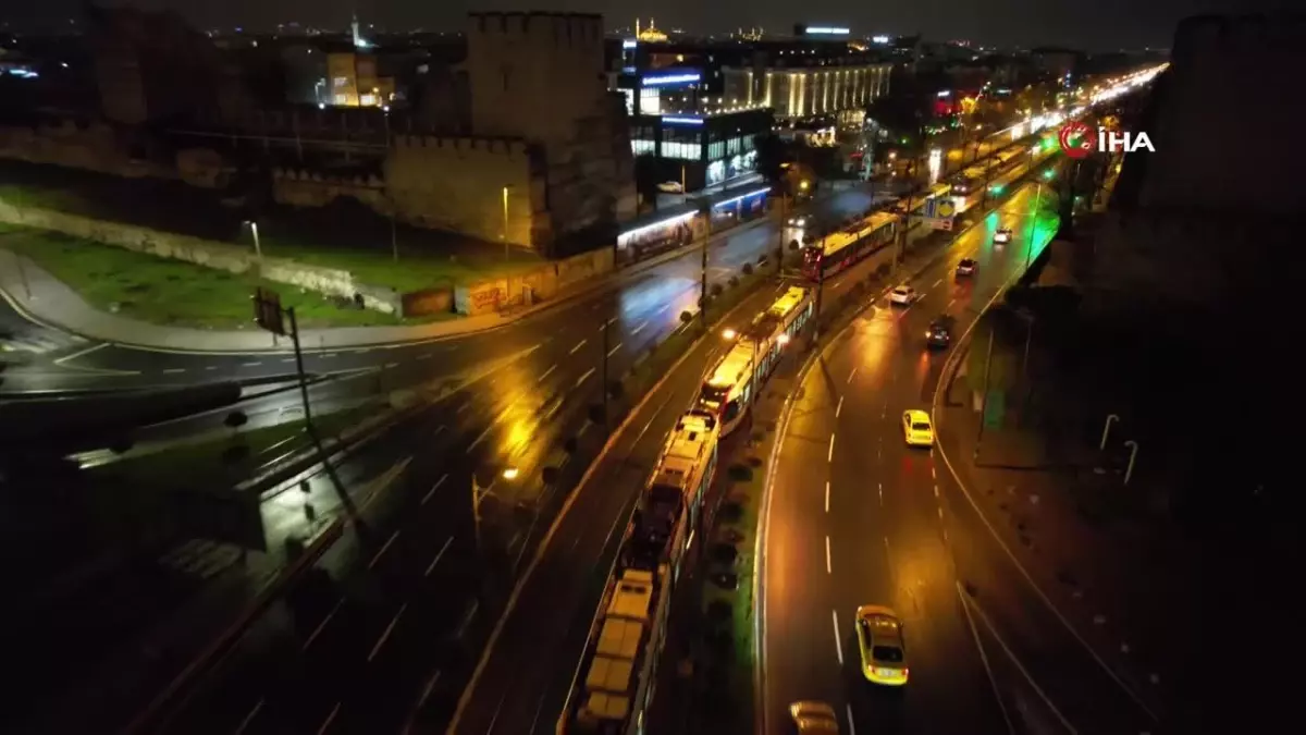 Zeytinburnu'nda iki tramvay kafa kafaya çarpıştı: 1 yaralı