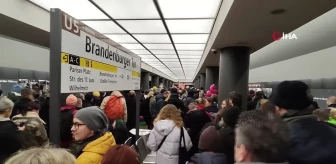 Almanya'da 150 bin kişiden Bundestag önünde ırkçılığa karşı miting