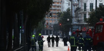 Atina'da Çalışma Bakanlığı önünde patlayan bomba hasara yol açtı