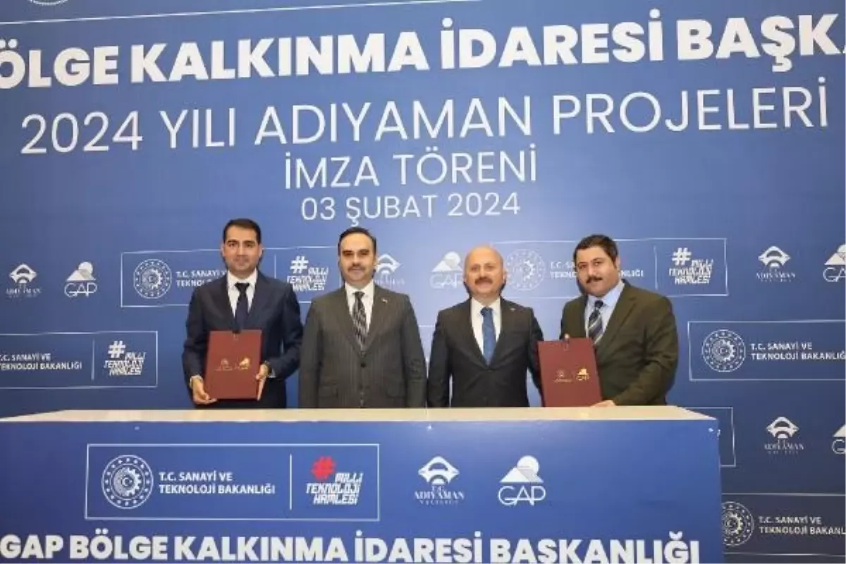 Bakan Kacır: Depremden zarar gören şehirleri yeniden inşa etmek hedefimiz