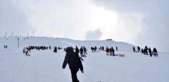 Bitlis'te 3. Geleneksel Meşaleli Kayak Şenliği Düzenlendi