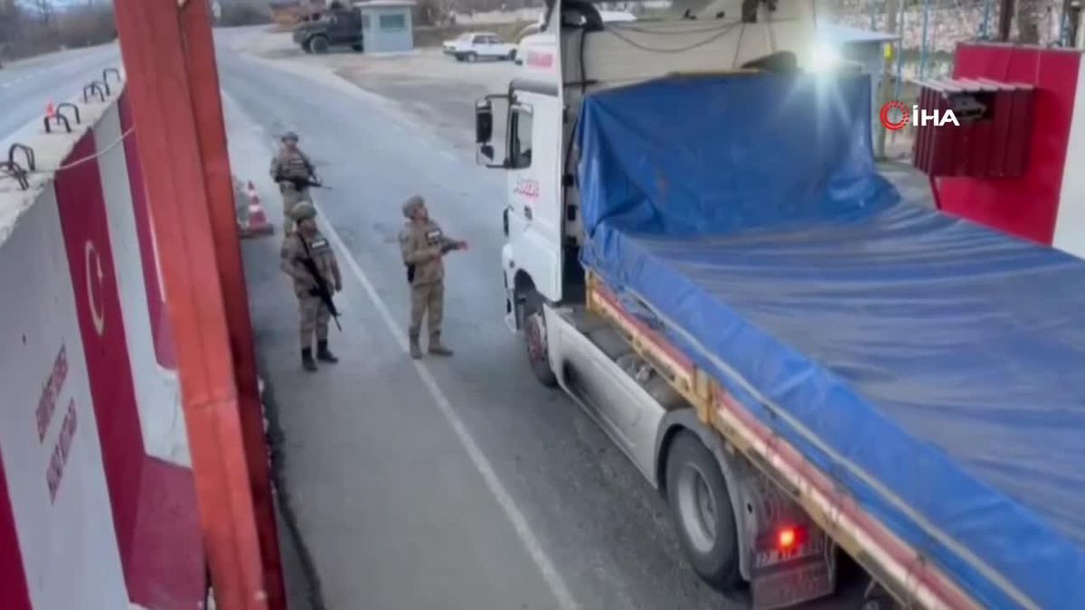 Bitlis'te tır içinde 58 düzensiz göçmen yakalandı