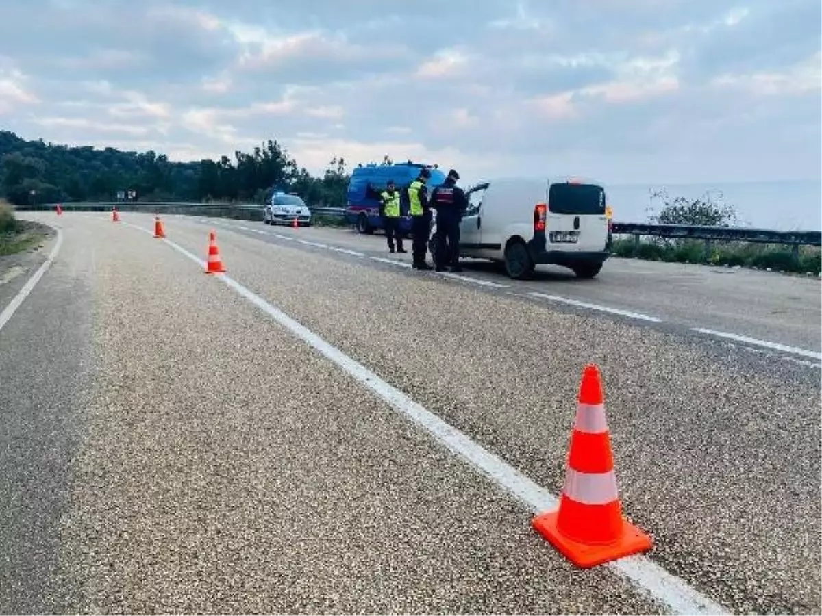 Bursa'da Aranan 75 Kişi Yakalandı, Uyuşturucu ve Tabanca Ele Geçirildi