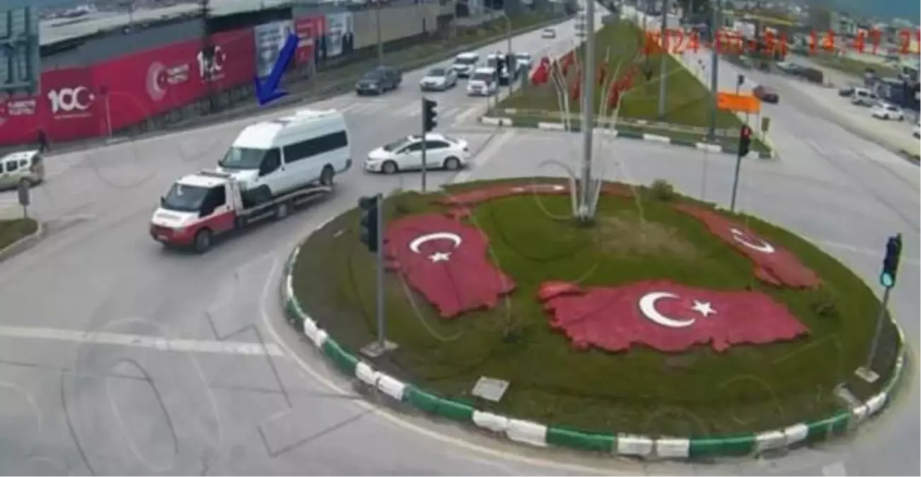 Evden değerli bir şey bulamayınca minibüs çalan hırsız yakalandı