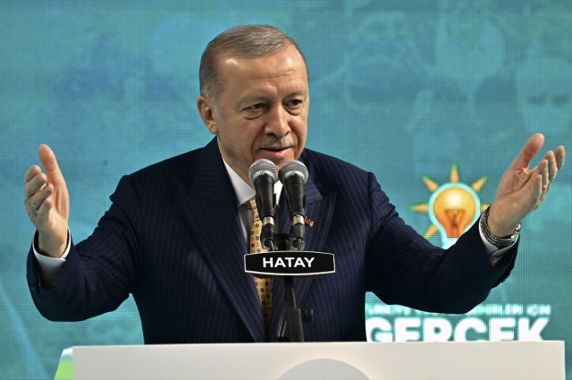 Cumhurbaşkanı Erdoğan, AK Parti'nin Hatay ilçe belediye başkan adaylarını tanıttı