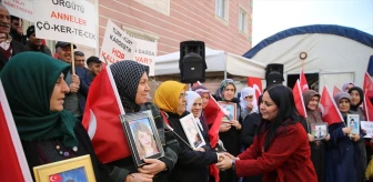 Diyarbakır anneleri HDP il binası önünde oturma eylemini sürdürüyor