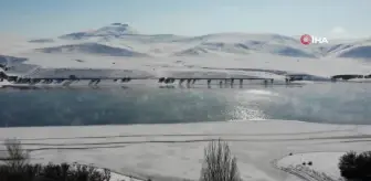 Erzincan'da soğuk havanın etkisiyle barajlar dondu