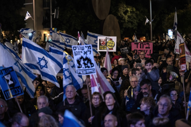 Tel Aviv'de Binlerce Kişi Netanyahu Hükümetini Protesto Etti