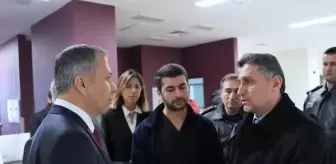 İçişleri Bakanı Ali Yerlikaya, kaza kırıma uğrayan polis memurunu ziyaret etti